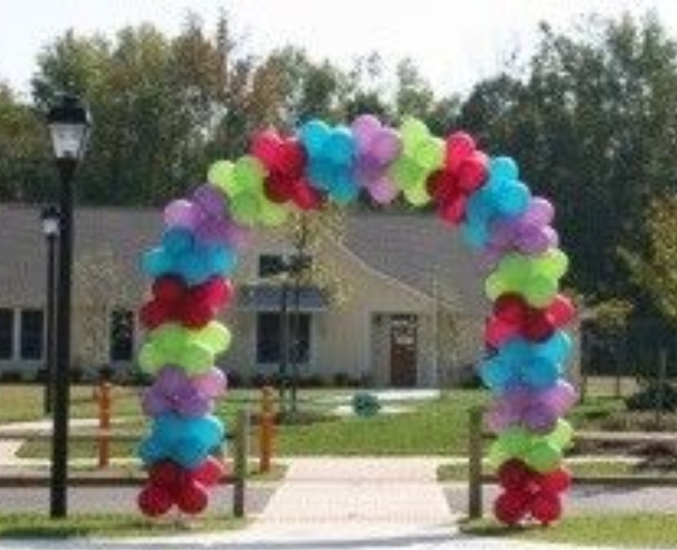 balloon arch on a Bancroft campus